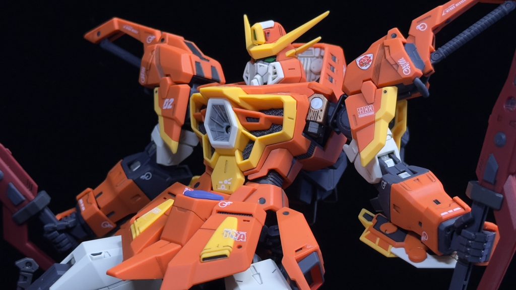 元のカラミティとの唯一の共通装備である580mm複列位相エネルギー砲「スキュラ」敵機体だからこそ胸ビームは映えると思っているのですが、味方でやると無法感増しますよね(ストフリがこちらを見ている)。