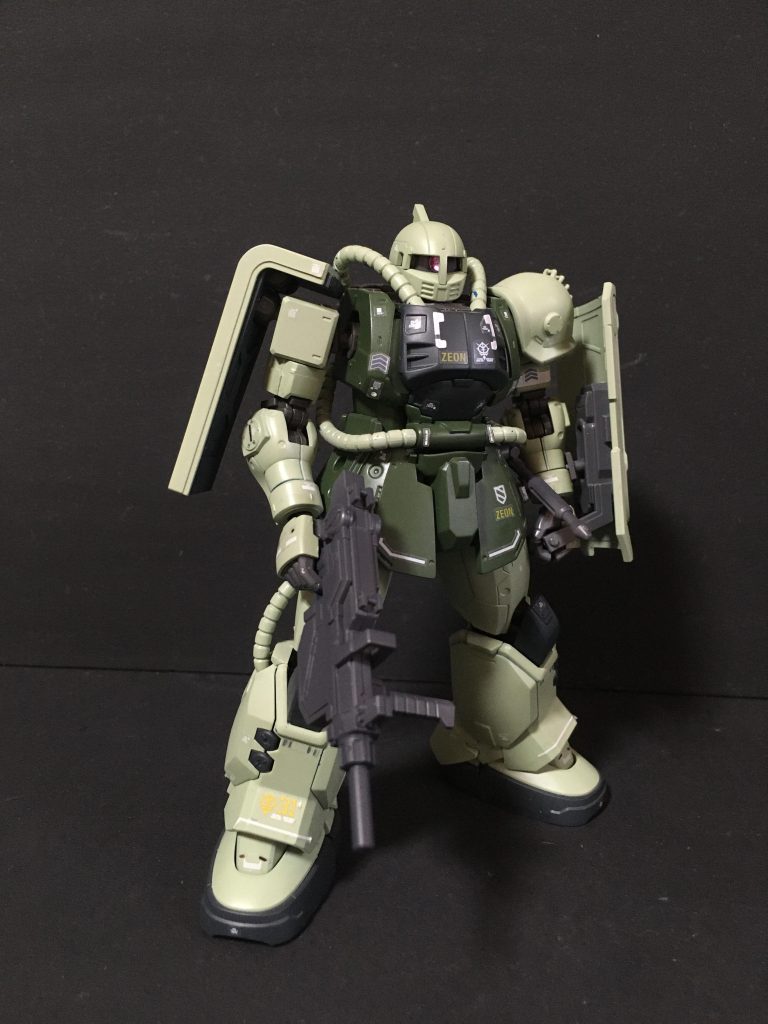 正面右右肩は被弾率削減のためにザク２のシールド付き肩に換装しています。名もなき一部隊の設定ですが、、ブグは威厳があってエースパイロットが乗ってそうな感が出てしまいますね。