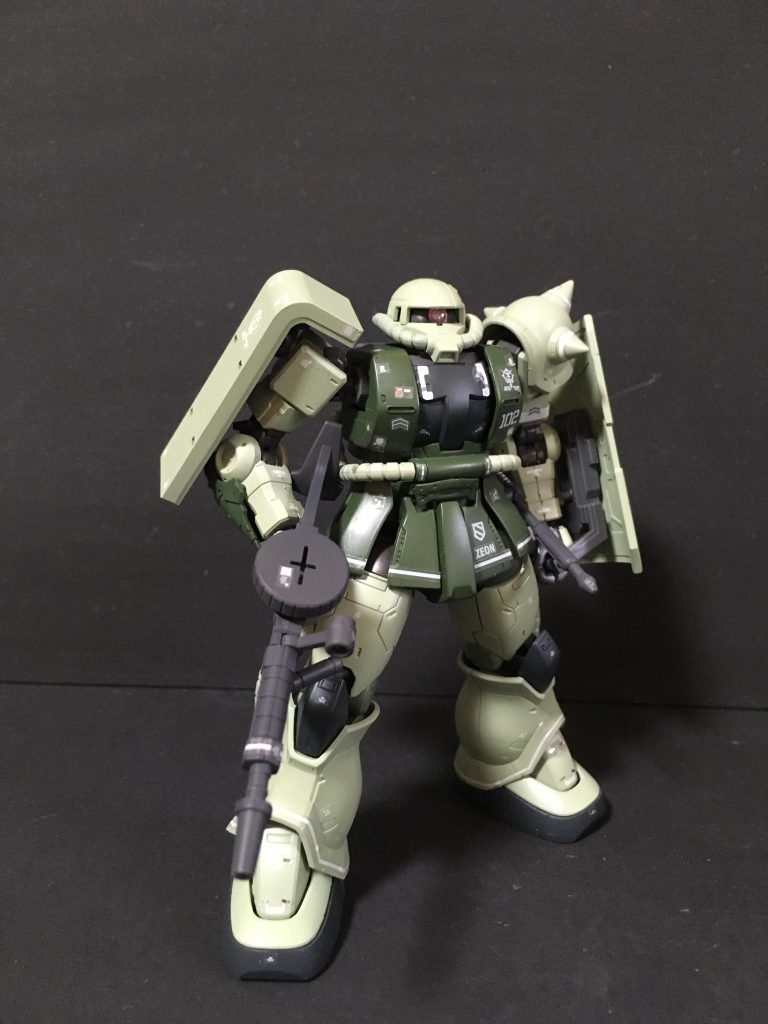 正面右生還率向上のためオリジン版盾を左手に装着させています。