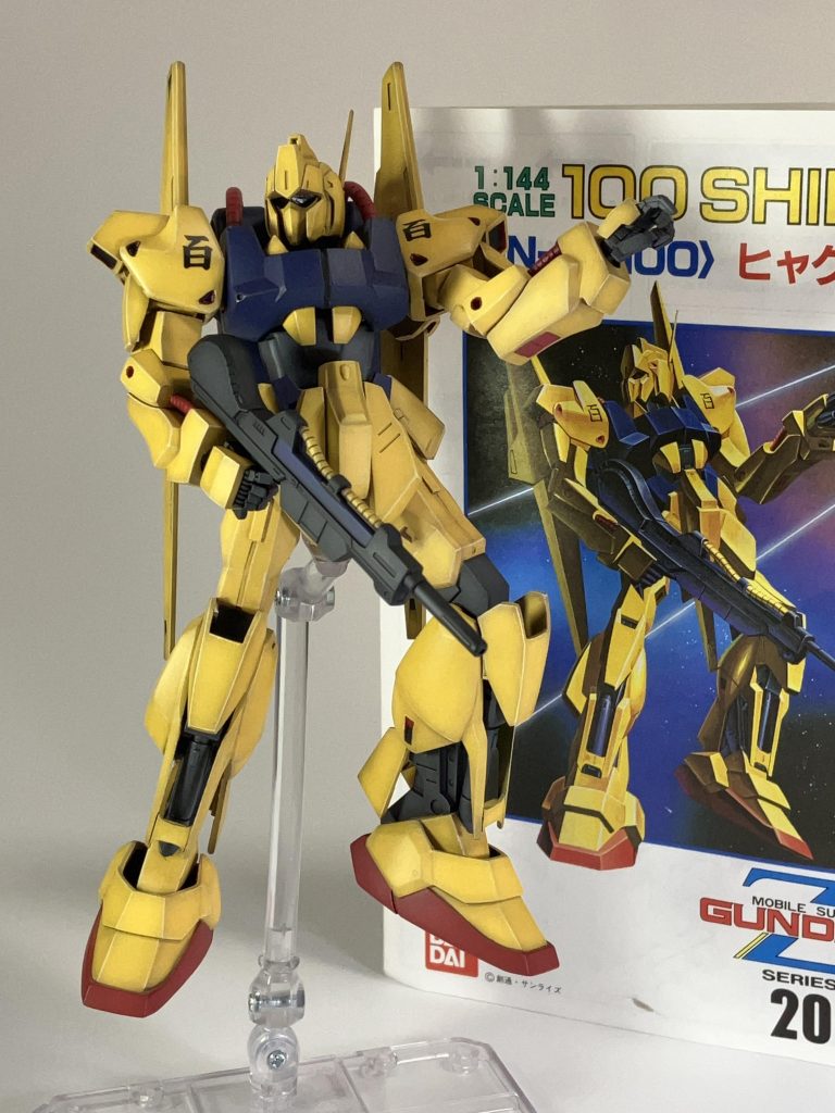 箱絵の謎のポーズ