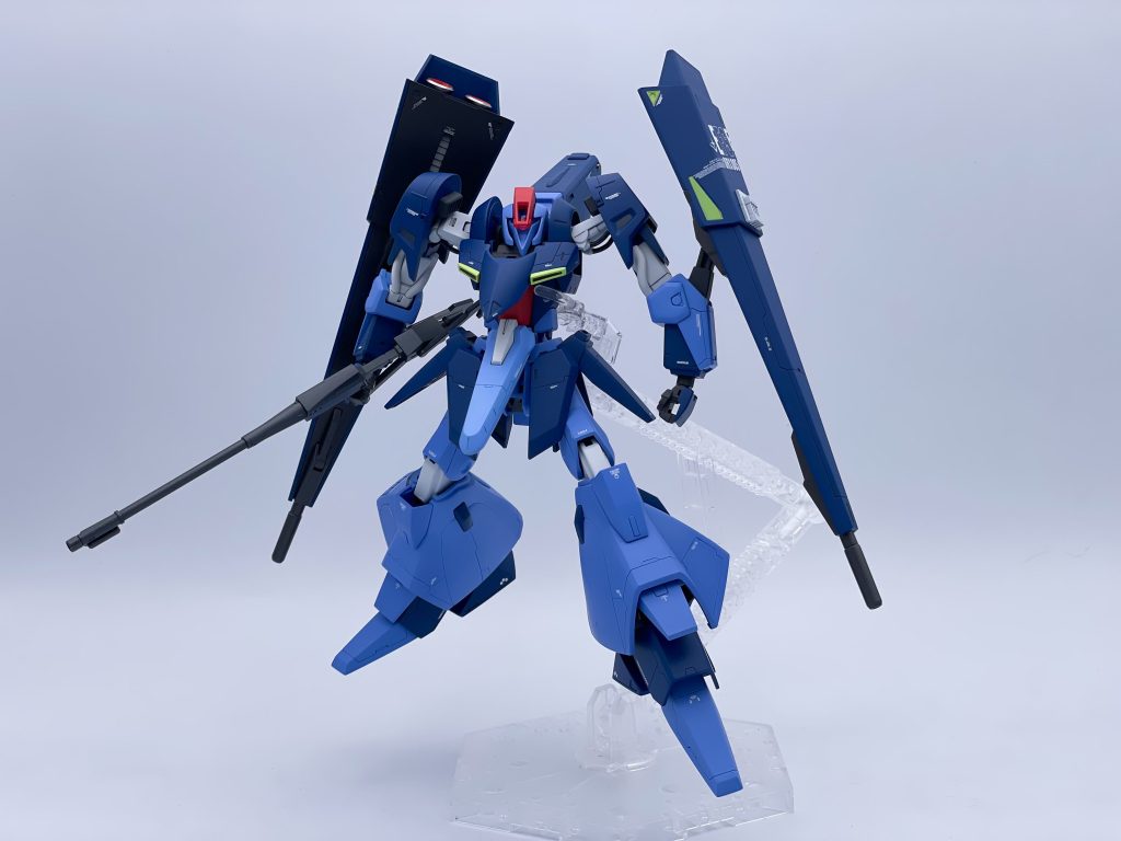 青(薄):クラフタサフ(ガ)→ジェネシスブルー(フ)+EXホワイト(ガ)青(濃):メカサフヘビー(ガ)→GXスージーブルー(ク)+GXクリアブラック(ク)+GXクリアオレンジ(ク)+色ノ源マゼンタ(ク)白:クラフタサフ(ガ)→スチールホワイト(ガ)赤:ナスカピンクサフ(ガ)→ハーマンレッド(ク)バーニア:メカサフスーパーヘビー(ガ)→フレームメタリック2(ガ)バーニア内部→:ナスカピンクサフ(ガ)→ルミレッド(フ)黄緑→サーフェイサーエヴォホワイト(ガ)→アルティメットホワイト(ガ)+色ノ源イエロー(ク)+色ノ源シアン(ク)+蛍光イエロー極少量(ク)→EXクリア(ガ)+GXディープクリアブルー極少量(ク)シールド裏など:GXグラファイトブラック(ク)※(ク)=クレオス (ガ)=ガイアカラー (フ)フィニッシャーズコミック8巻のイラストのカラーに寄せるとパッとしなくなる予感がしたので、全体的にコントラストを少し上げました。