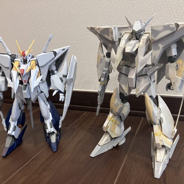 製作中が増えすぎてるので整理その120年前に旧MGνガンダムを素体にスクラッチ製作のクスィーガンダム。GFFのカトキハジメ版のデザイン目指して製作してましたが完成率70%程度のサグラダファミリア状態…最近HG版を比較用になんとなく買ってみましたが、デザイン変わりすぎです。