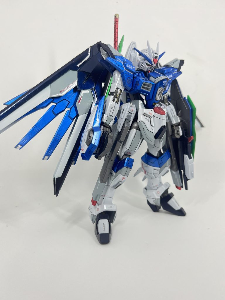 GNソードがめちゃくちゃ羽に干渉するので実践向きではありません笑GNソード刃部分はキャンディ塗装を行いました。
