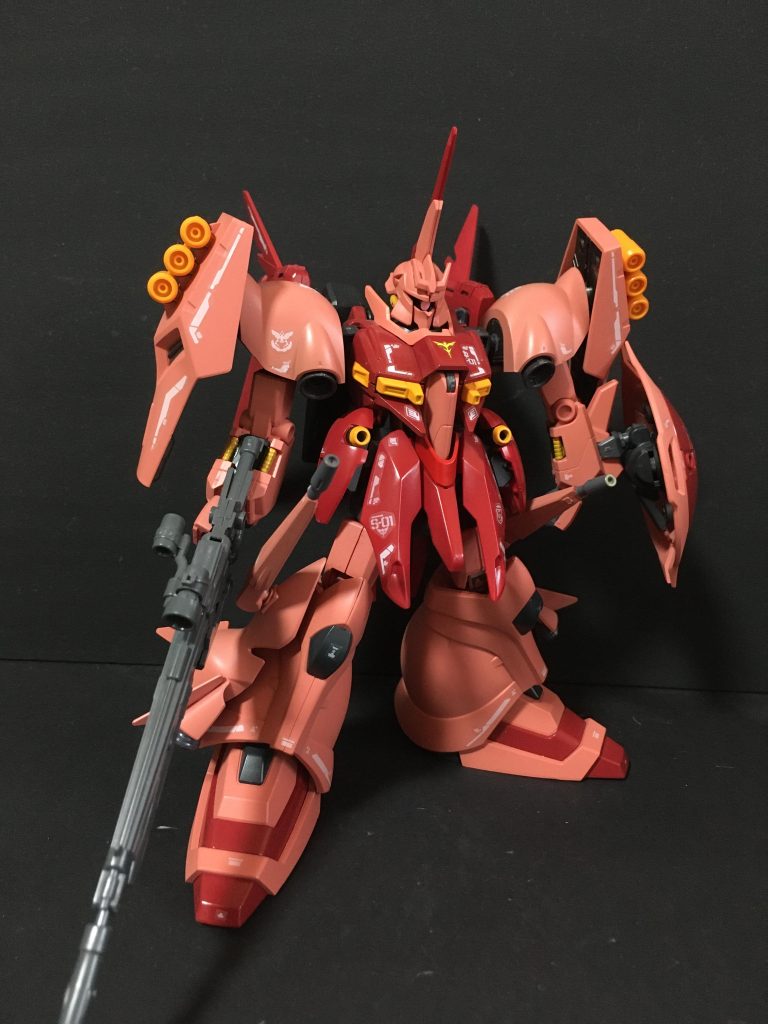 正面右側脚部はゲルググJ用に変更しました。