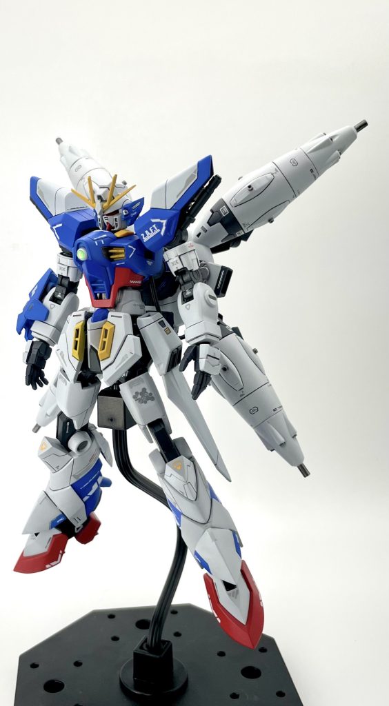 何はともあれドラグーン背負って、肩も付けて、右腕に謎のパーツ付ければドレッドノート最終形態の完成です✨ 本来であればロウの手に渡ってXアストレイと呼ばれるに至るワケですが私の場合は、〜ロウの手に渡らずにそのままザフトの手によって開発されたら〜っといった妄想で作っていきました☝🏻 そうしましたら、私と同じテーマでドレッドノートを制作された方がいらっしゃっていたので、とても親近感が沸きました✨そちらの方が制作されたドレッドノートがまた丁寧に、そして緻密にディティールアップされていて凄くカッコ良いと思いました！☺️to-be-a-factoryさん、凄く素敵な作品を拝見出来てとても良い刺激を与えて下さりました😊ありがとうございました！