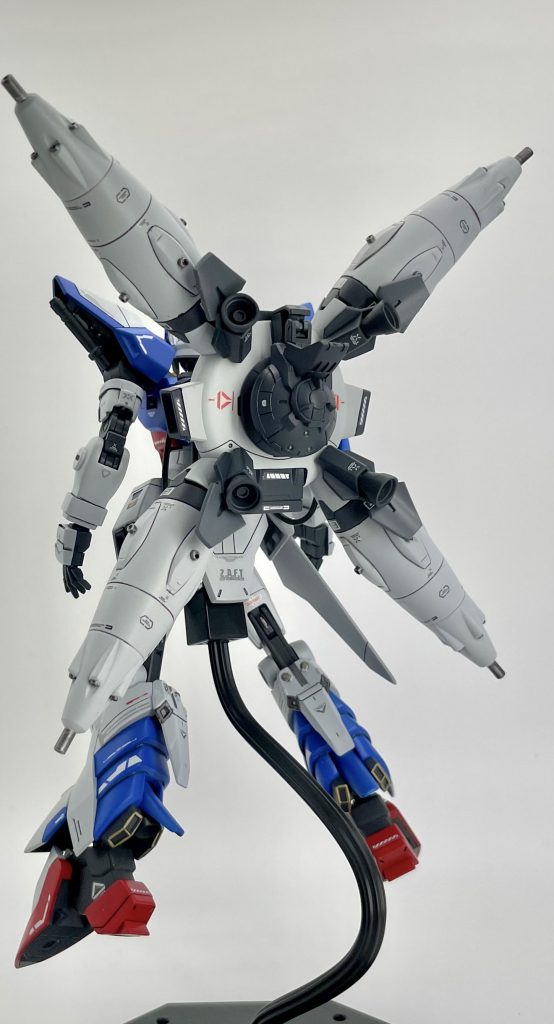 そして、ここでも30MMのパーツ取りが活きました✨ そのままだとデカい割にスッキリしたディティールだったのでちょっと間延びしてるように感じたのでこれぐらいデコレーションしてみたらちょっとは様になってくれるかなと☺️ ハイディティールをやってのける超絶モデラーさん程の事はぶっちゃけ出来ません😅 でも、いつかチャレンジしてみたいですねっ！