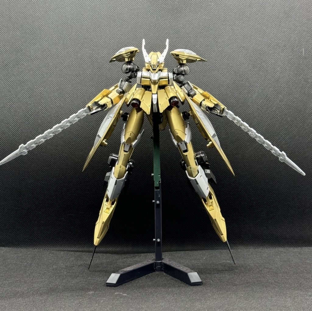 何でゴールドとシルバーにしたのかは、えーっと、覚えていない。足が長くてキレイの子ですね。長すぎて、スタンドの支柱を一本出さないとダメ。