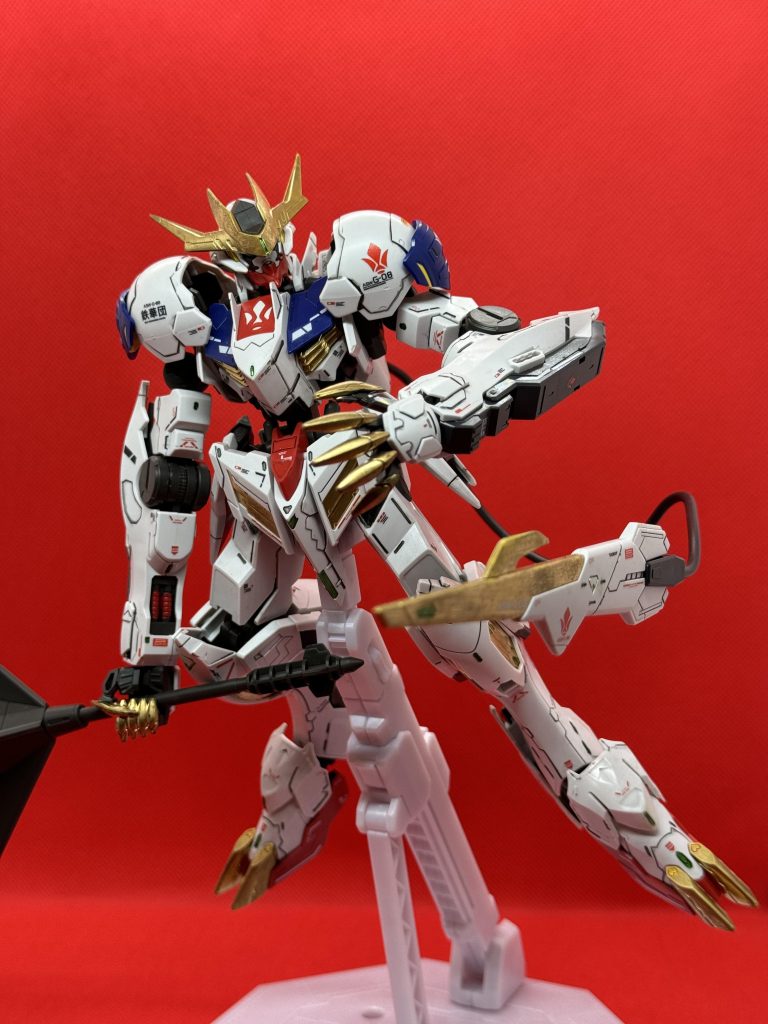 鉄血の機体は、なんかこうシルエットが「人型」から少しだけ