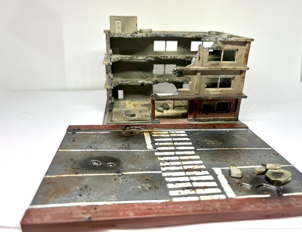 今回初めてジオラマのプラモデル作ったので