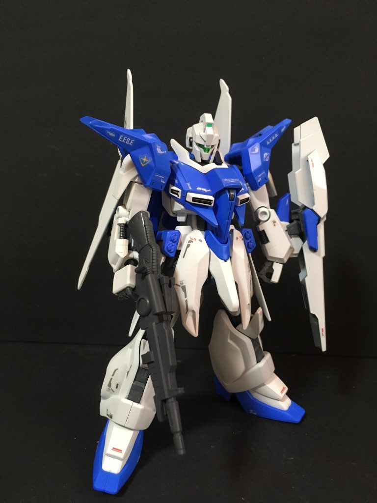 正面右側プレミアムバンダイから発売されたリントヴルムに衝撃を受けたのですが、HG派なので購入は諦め。代わりに積みプラしていたHGバウをベースに作成しました。頭部とシールドを変えただけなのですが、かなりZ系機体感が出ますね。