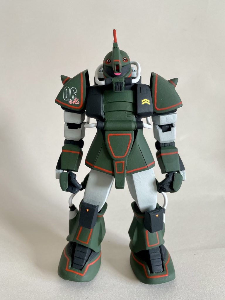 タミヤエナメルの深緑色を基本色とし、赤いラインはフリーハンドで書き足しています。