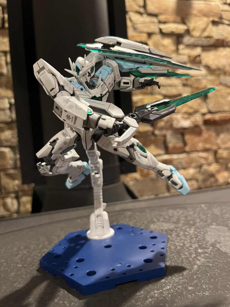 そしてお次はGNソードVを構えてポージング!やはりクアンタと言ったらの武装ですよね(*'▽'*)