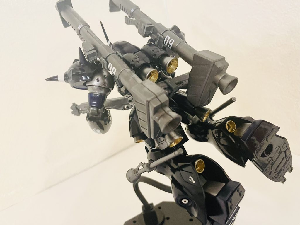 バーニアの中はガンダムマーカーで塗装。バーニアの仕上げかたでいい方法があれば教えてほしいです！