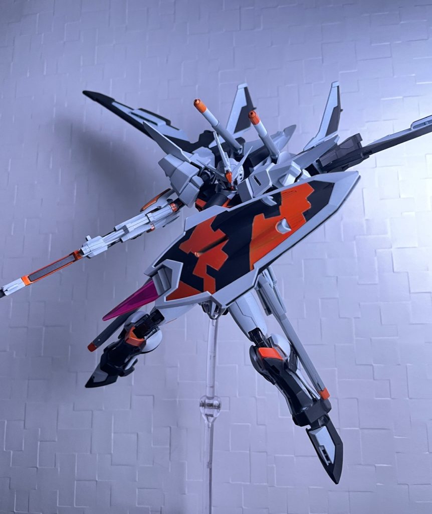 盾はスプリッター迷彩風にアレンジ欠陥機と散々言われてるイモジャを万能MSにするのが今回のコンセプトなので...