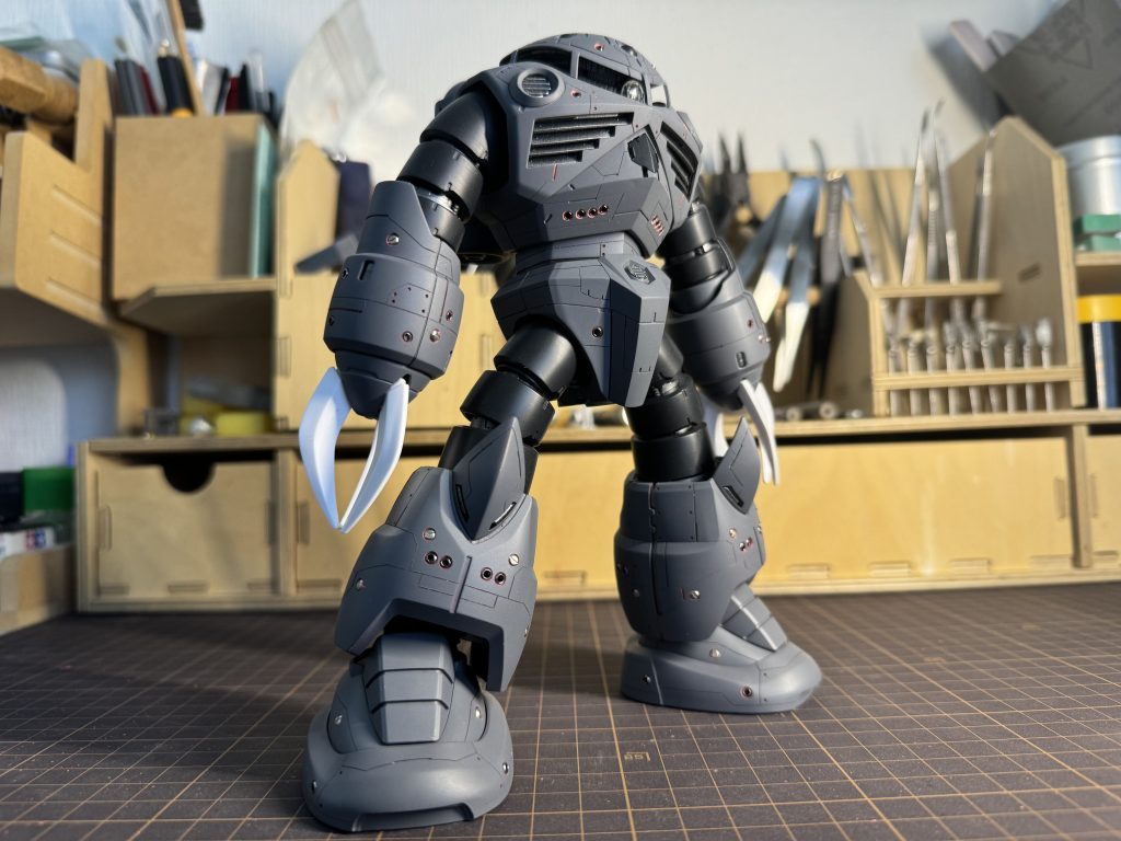 各所水中での浮上、潜航を頻繁に繰り返す為に機体各所に潜水艦の機構。水、空気の吸気、排気の穴をディテール化してみました🧐