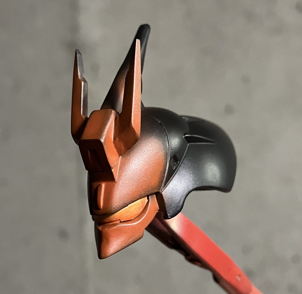 塗装ですが、赤部分は黒立ち上げで塗装しました。黒→茶色でグラデーション→赤といった流れです。