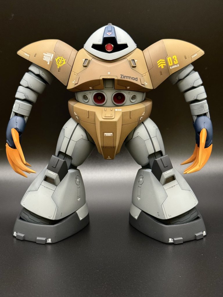 先人の方々の知恵をかりつつ、後はめ加工、ひさしの延長、モノアイ可動・メタル化をしました。他、市販のパーツやプラ板でディテール追加。色分けも頑張ってみました。