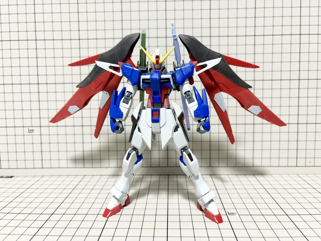 腹部はビヨンドグローバルガンダムの物に。各所筋彫りとプラ板でのディテールアップ