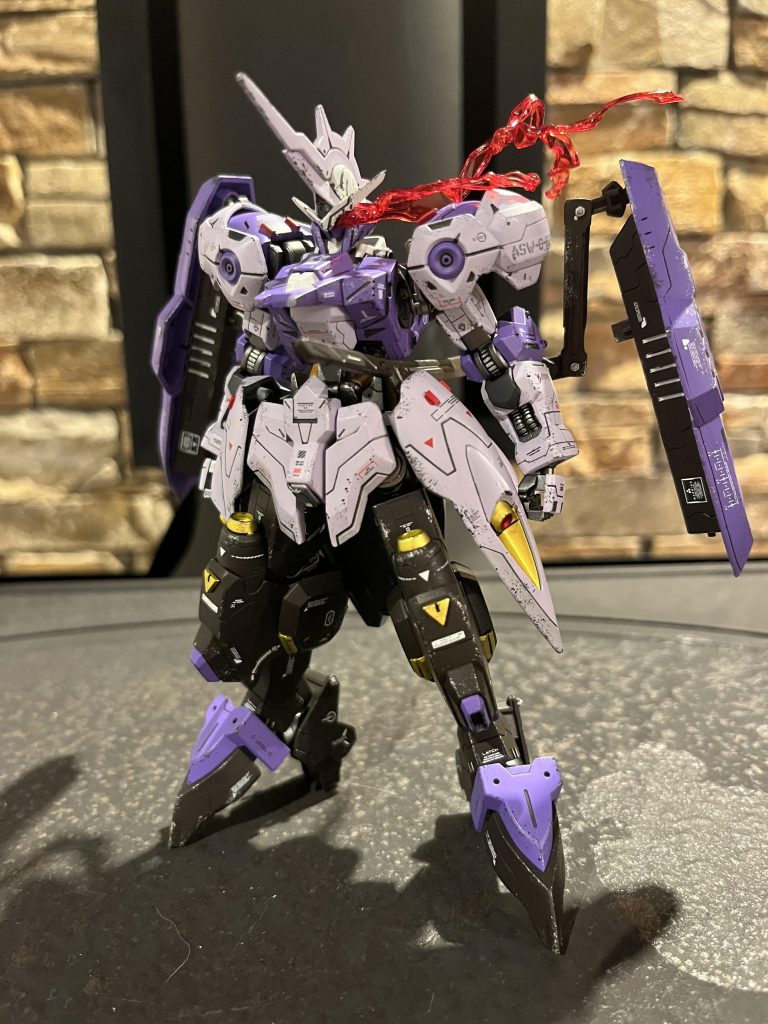 まずは素立ちから今回は最近鉄血のオルフェンズを視聴し終わってその中で特に印象に残ったキマリスヴィダールを制作しました(*'▽'*)