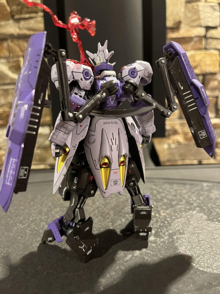 お次はバックショット！！今回はところどころにレッドポイントを追加して阿頼耶識を発動しているようにしました(*´꒳`*)