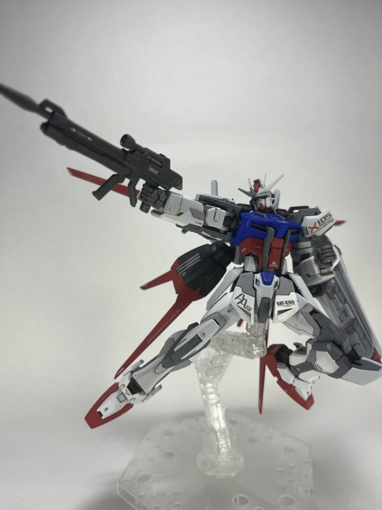 エントリーグレードゆえ、さすがに可動域はHGなどに比べて狭いですがそれでもこのくらいのSEED撃ちポージングはできます。