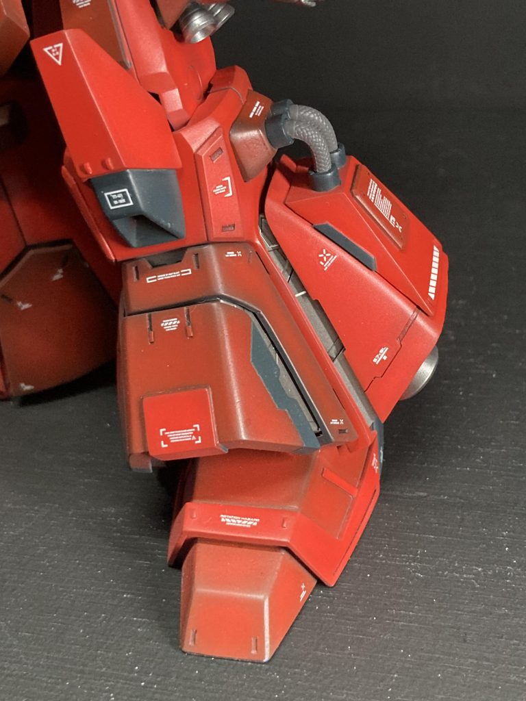 キットの特徴である長いつま先を、ぶった切り短く。リックディアス手に入ったらやりたかった改造。