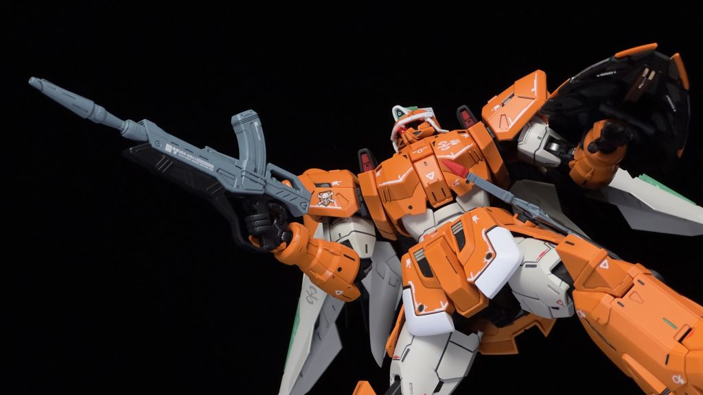 MMI-M8A3 76mm重突撃機銃アニメと違い2色構成になっています。こちらはMGなのに肉抜きが結構目立っていたので全部埋めてます。ただパテを使うのにまだ慣れず、結構汚くなってしまいました...。