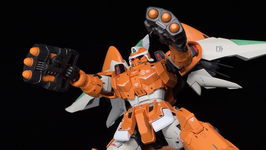 手に持って使うシーンは少ないですが、ジンを代表する装備として印象深いです。が、個人的にはもう少し値段が上がってもいいので「M69バルルス改 特火重粒子砲」や、「M68キャットゥス 500mm無反動砲」「M66キャニス 短距離誘導弾発射筒」等もキット化して欲しかったです...。それかせめて武器セットとして分売ぐらいして欲しいですが...。