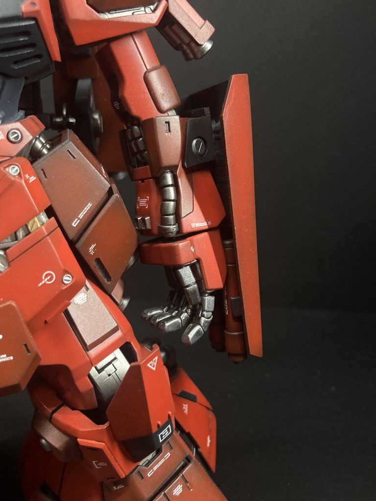 ミニシールド。内側にはビームサーベルを2本格納できるようにしました。