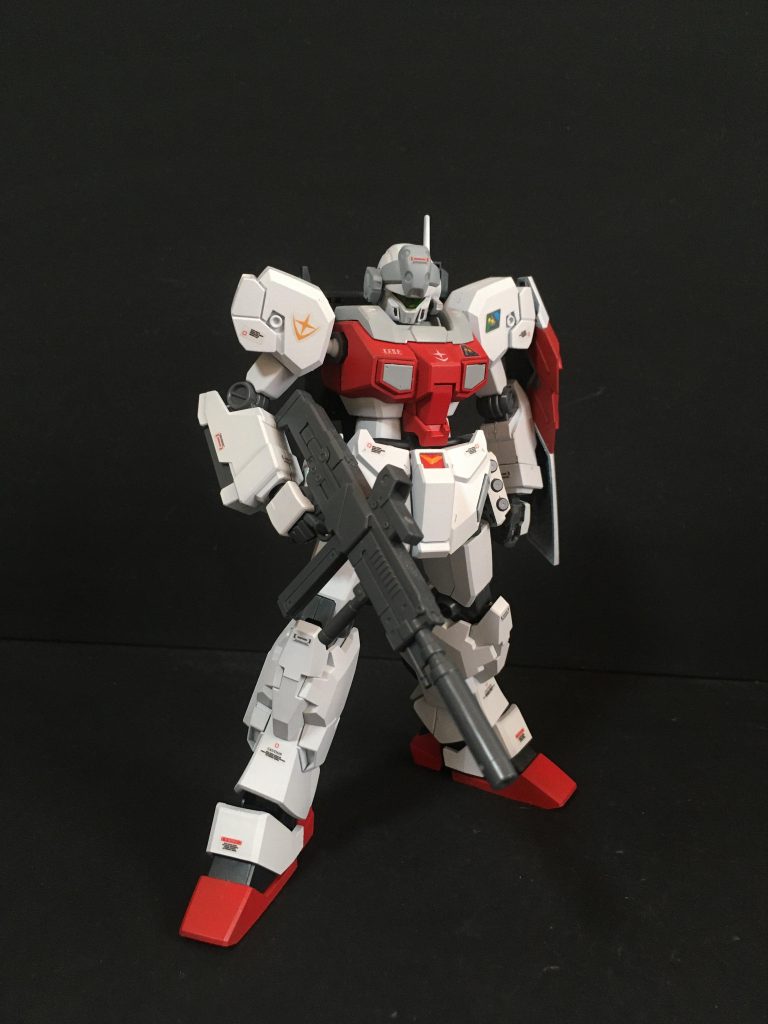 正面右側これまでの連邦軍の集大成的なフォルムが良いですね。