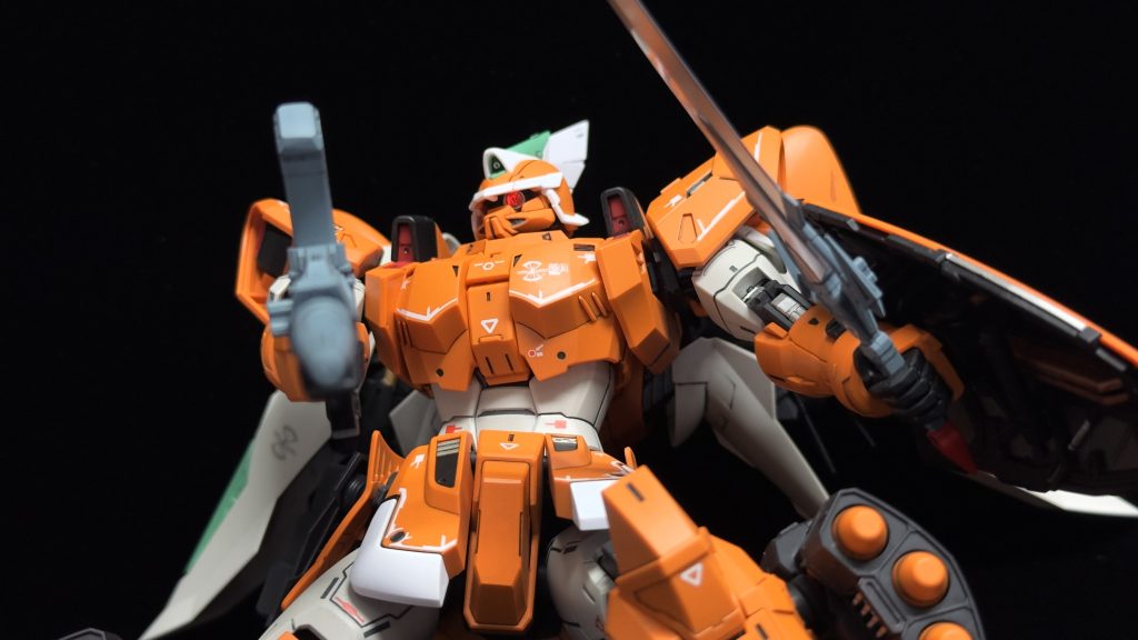 以上。ご覧いただきありがとうございました!今回は元々改造も何も無しで行く予定でしたがネットで磁気スイッチ式のLEDユニットの存在を知り、ちょうどモノアイ機だったのもあって急遽LEDを仕込む事にしました。次というか、機会があればガンダム系にも組み込んでみたいです。キット自体はMGと言いつつフルメカニクスぐらいの組みやすさだったので、サクっと4日程で完成しました。ジンはオルタナティブシリーズ全体を通してもかなり好きな量産機なので、今後もMGでジンハイマニューバやジンアサルトなどのバリエーション機や、ゆくゆくはシグーやゲイツ等を是非出して欲しいですね。