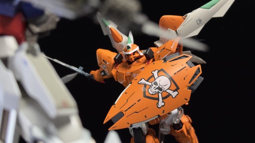 HDリマスターのOPでOUT➡アストレイIN➡ミゲル専用ジン(既存カットの色変え)になったのはいいのですが、正直OPでメビウスゼロに撃たれるぐらいなら本編でストライクと戦って欲しかったですね...。てことで夢の対戦カードを。