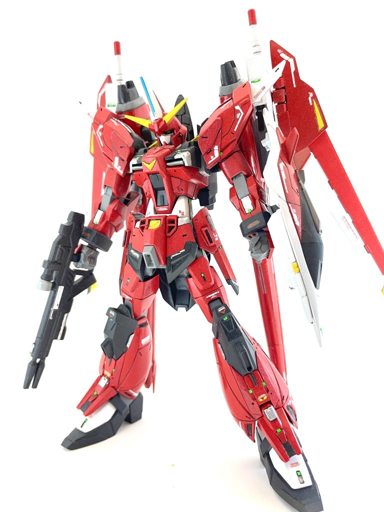 ZGMF-X23Version2AtomicリヴァースセイバーCE.75年、戦乱が続く地球圏でコンパスが矢面に立ち戦闘を繰り広げている中、ザフト軍情報局が地球圏での戦闘・偵察・情報収集の為にセイバーを再設計・開発した。単独での任務遂行に伴い核動力を搭載している。各種センサーや武装の強化、翼やスラスターの改良に伴い機動力も増している。