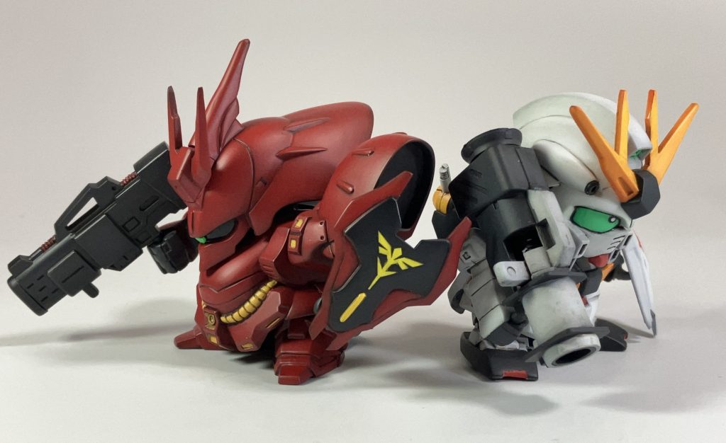 塗装に関してはメタリックにするか悩みましたが、以前作ったνガンダムに合わないかと思い、今の赤を選択しました。結果として、イメージ通りに塗装できたので良かったです。以下、カラーレシピです赤部分下地:黒サフ1層目:ブラウン2層目:サザビーレッド黄色エヴァプロトイエロー黒下地:黒サフ1層目:MSグレージオン系+ブラック(少量)緑蛍光グリーン→薄くホワイトでグラデーション