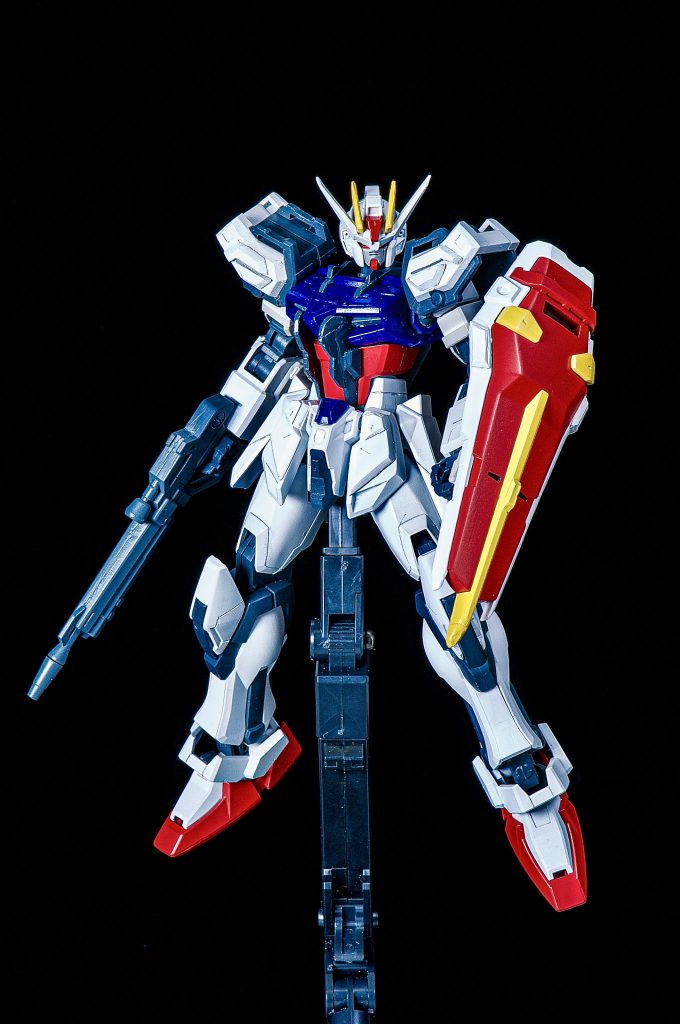 改造箇所・アンテナシャープ化・肩部プラ板装甲追加・肩部フレーム造形変更・胸部フレーム造形変更、プラ板装甲追加・腰部装甲追加、造形変更・脚部造形変更・シールド形状変更・エールストライカー羽延長・各所スジ彫り追加