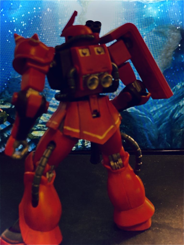 製作が終わった後で、ジョニーザクF型のランドセルは黒である資料を見つけたのですが、キットは赤でしたので、そのまま赤色にしました。