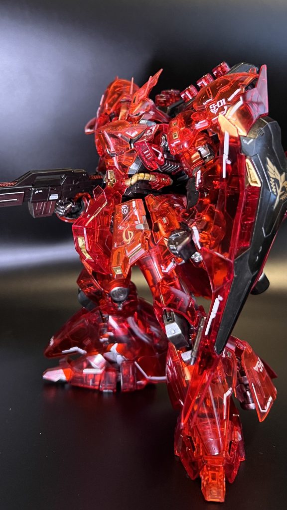 光の加減で見え方が変わるのもクリアキットの醍醐味ですね。