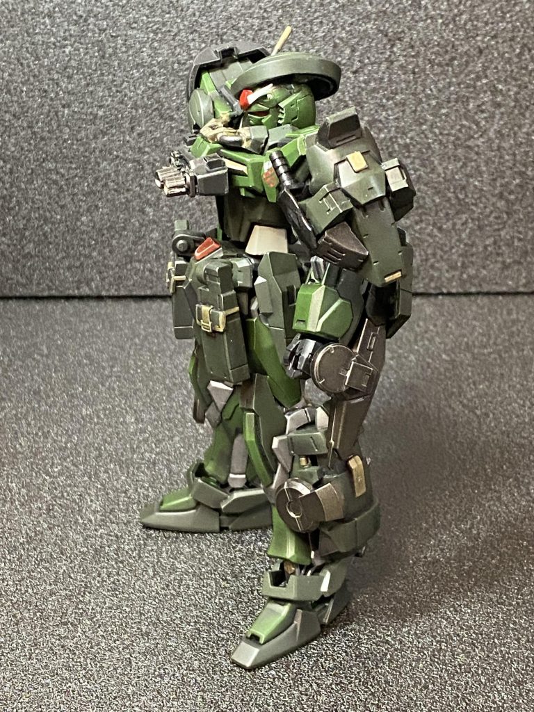 左側顔は一旦切り離して頬を八の字、レドームもキャップに見えるよう片方を削り落として自分好みに。元祖はレドームが音なって光ったなぁ(*´-`)