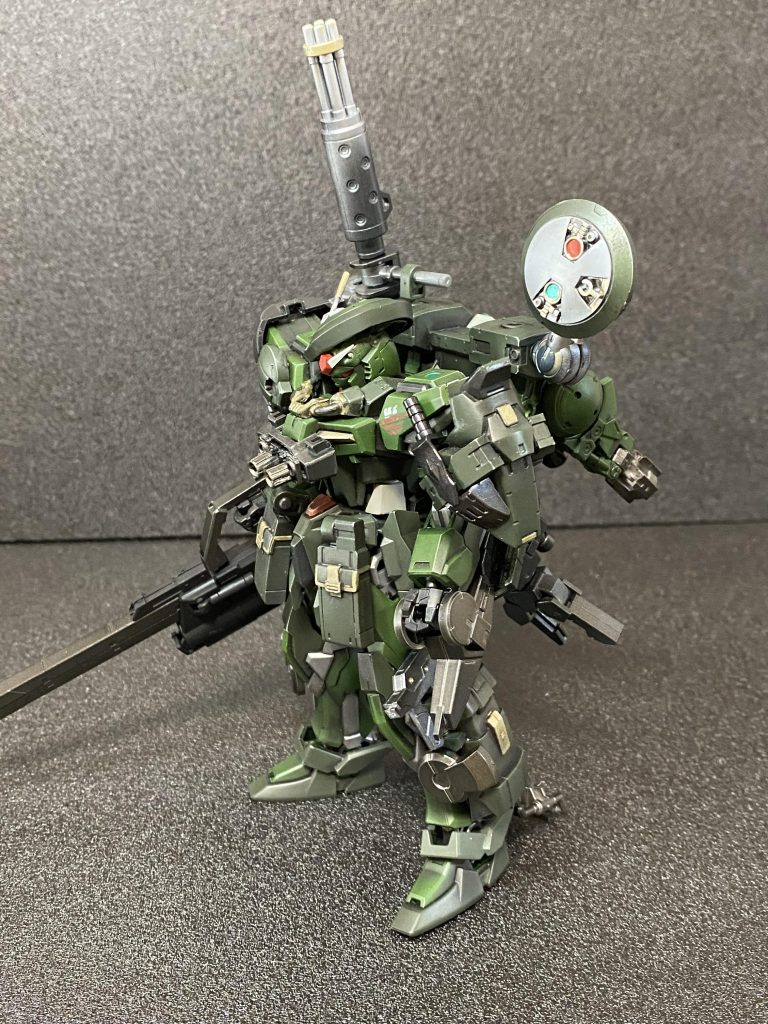 左側、レールガンは有り合わせですが長くて大きい武器はロマンと教えられました