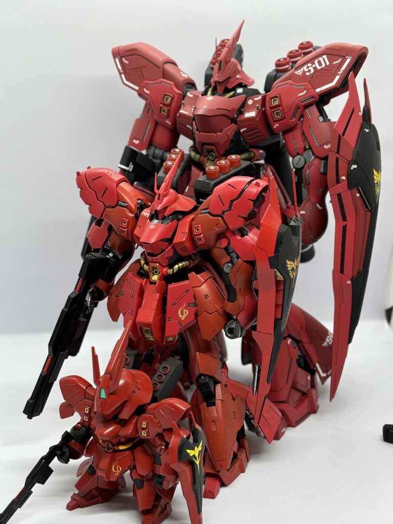 一応これにて目標としてるサザビー三兄弟完成とします。最後までやり切って、νガンダムと揃えたので、その点は良かったかなと思いました。