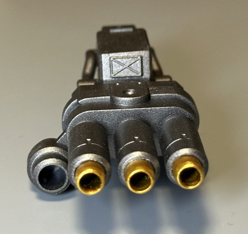 腕部バルカンも銃口にプラパイプ仕込んでます。ジオラマでいくと見えづらいですがチラッと見えたらうれしいです。