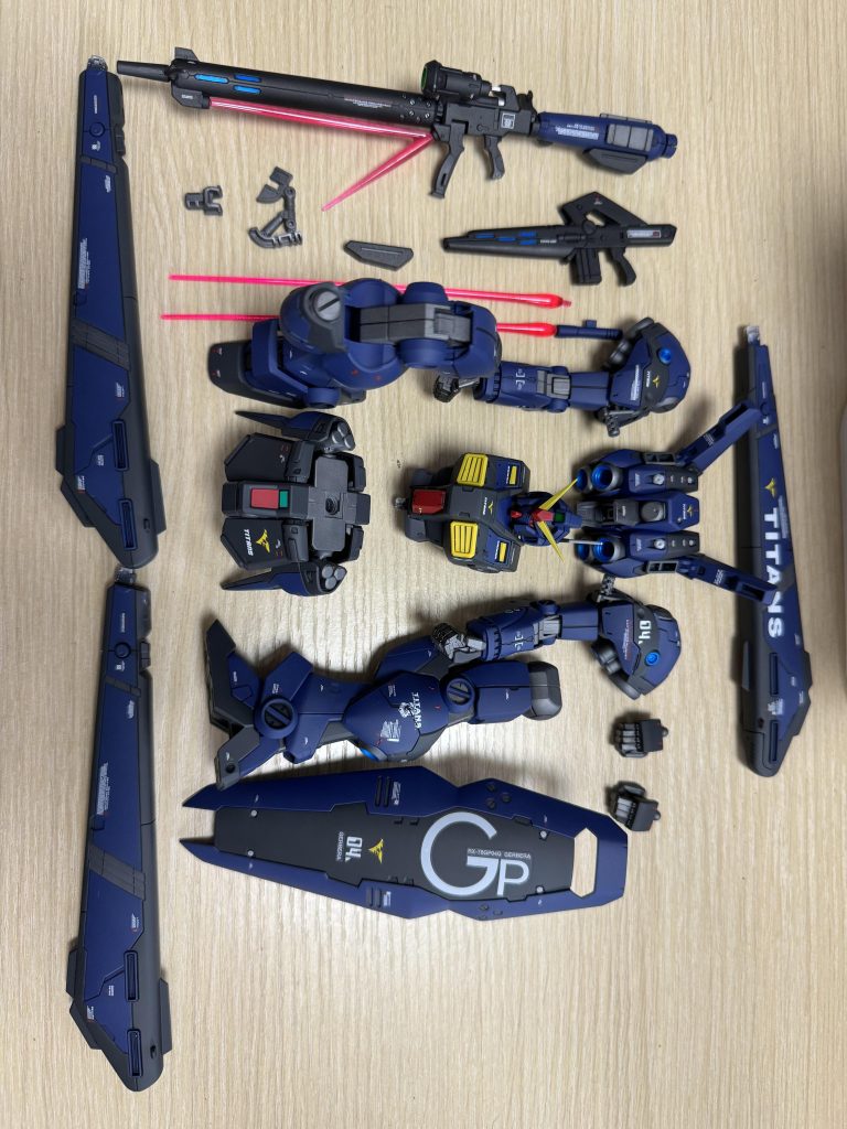 組み立て前です。けっこう時間かかってしまいました。宇宙世紀ものの1/100スケールを切望してますけど難しいんですかね。ザクⅢ、ドライセン、ゲーマルク…アクシズMSの1/100が欲しいなあ。