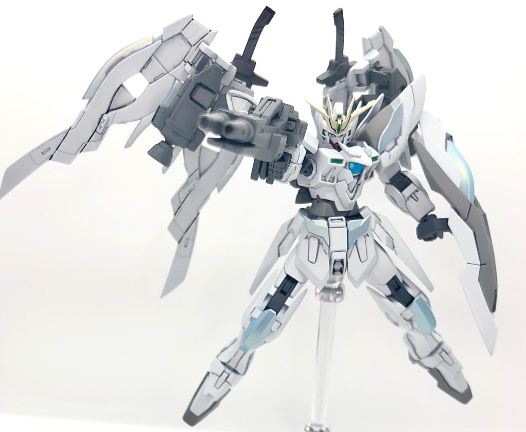 仮組みして気になった箇所が背部のバインダーの可動域とシールドのマウント位置。バインダーはジョイントを追加してよりダイナミックに展開できる様にしました♪シールドは腕から手にグリップさせる事で自然な位置で装備できる様にしてます♪