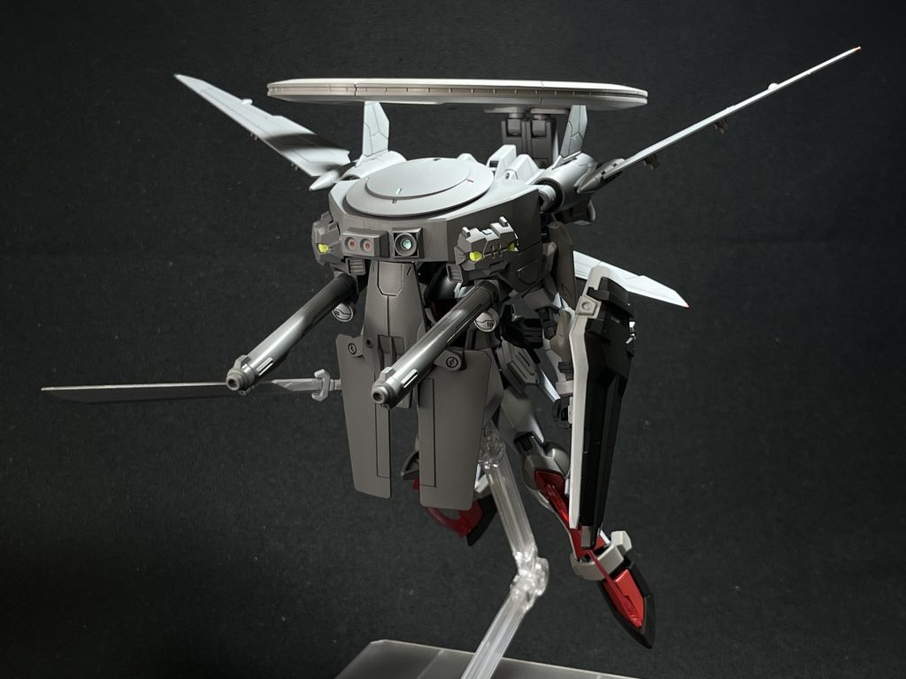 レーダー展開時対艦刀持ったまんまですが、哨戒任務時はこのレーダーを展開して任務にあたってます。