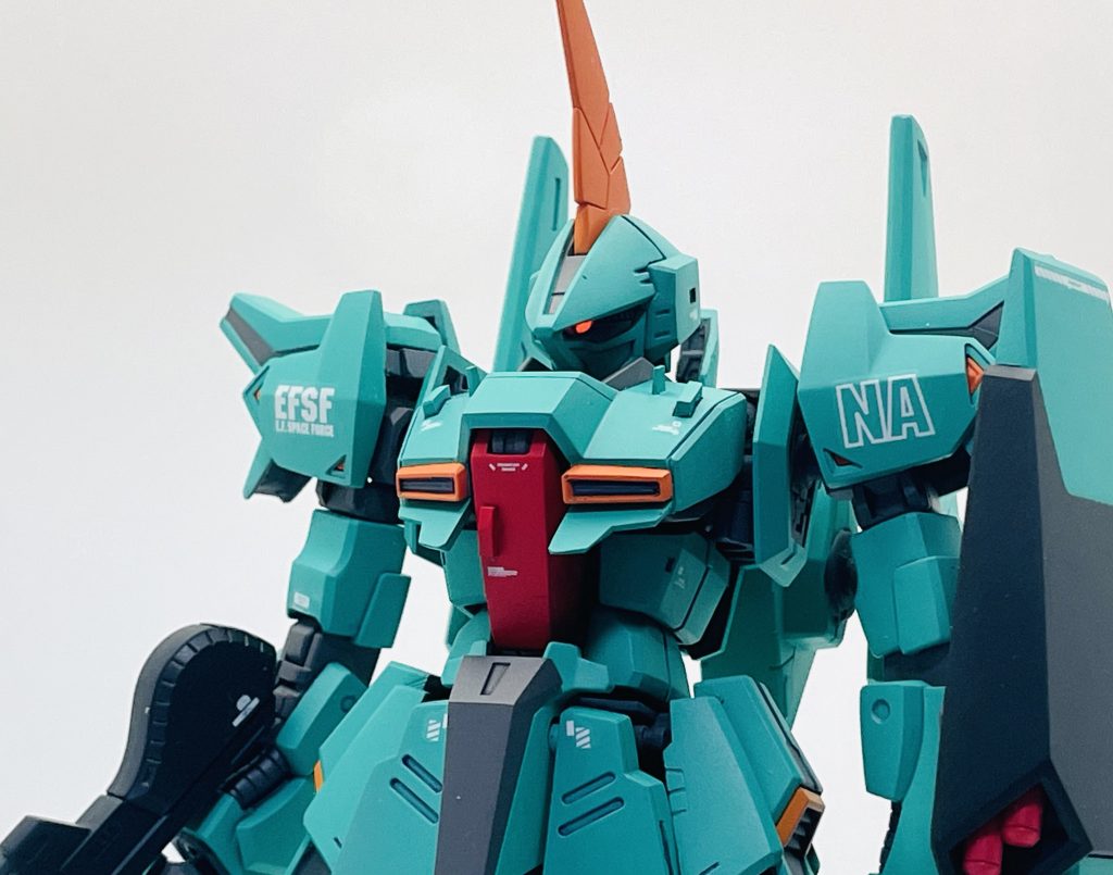 モノアイは蛍光塗料で光ります。