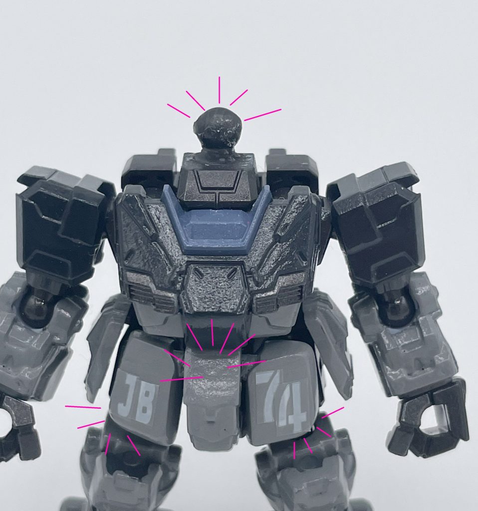 　モビリティ・ジョイントのフレームのままだと首が長すぎたので、詰めました。　ベースはガンダムですが、ジムに連邦のVマークなど不要なので、股間部分のVマークはパテで埋めました。また、角ばったスカートも似合わないので、削って丸みをもたせています。