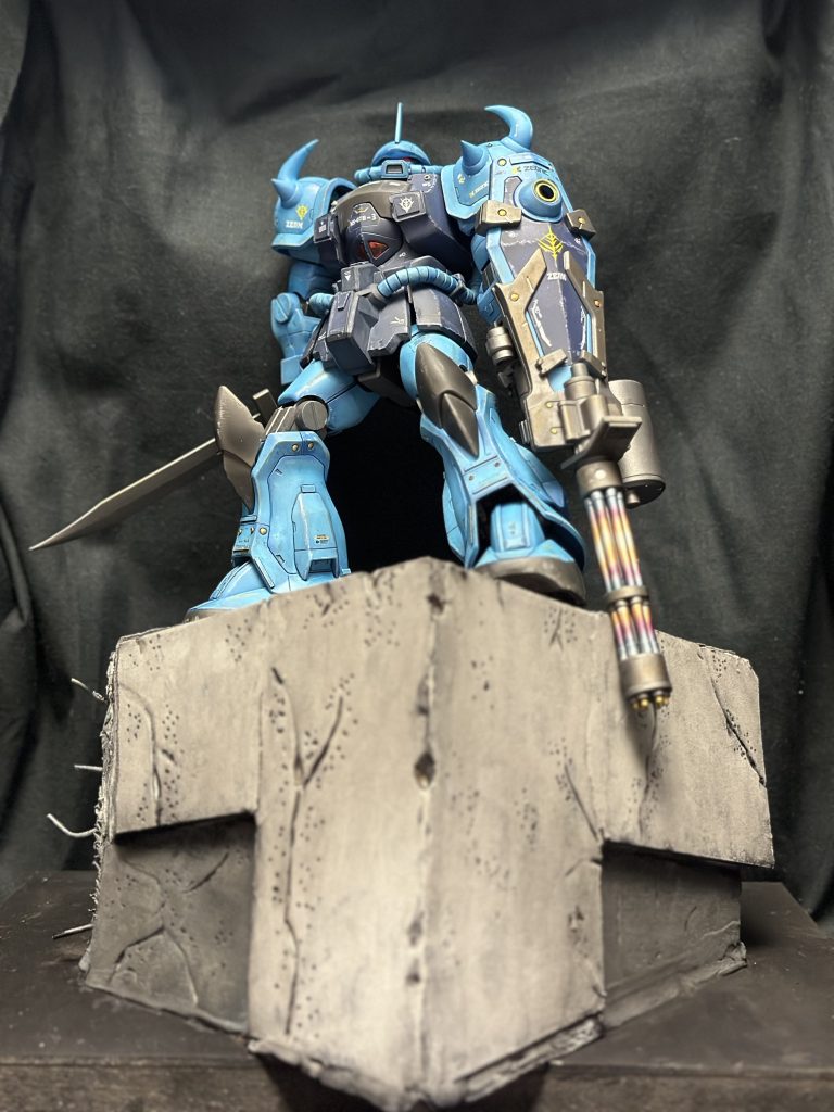 「指揮車1、人型3、タンクもどき3…。1つは真下か…!」