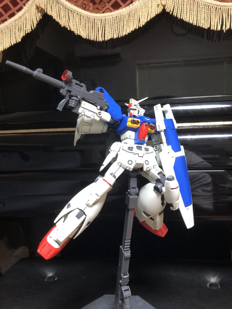 仮組みの時点で肩と足の可動が不満だったので無理矢理ゴリゴリ削って可動域を広げました。