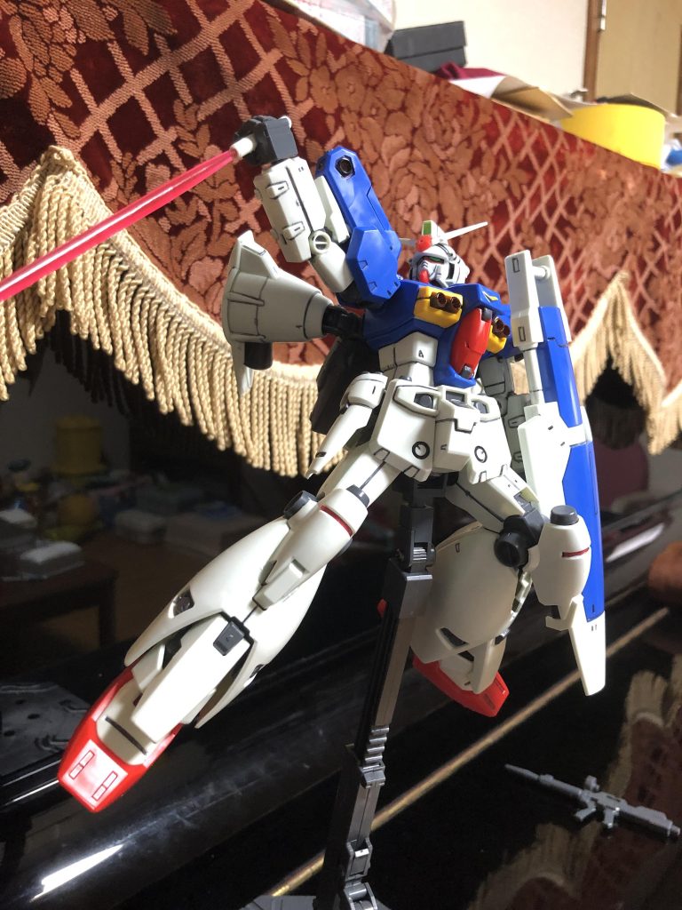 上の場面のポーズを頑張って真似たやつ、今思えば足が全然違う、肩の上げっぷりは満足。