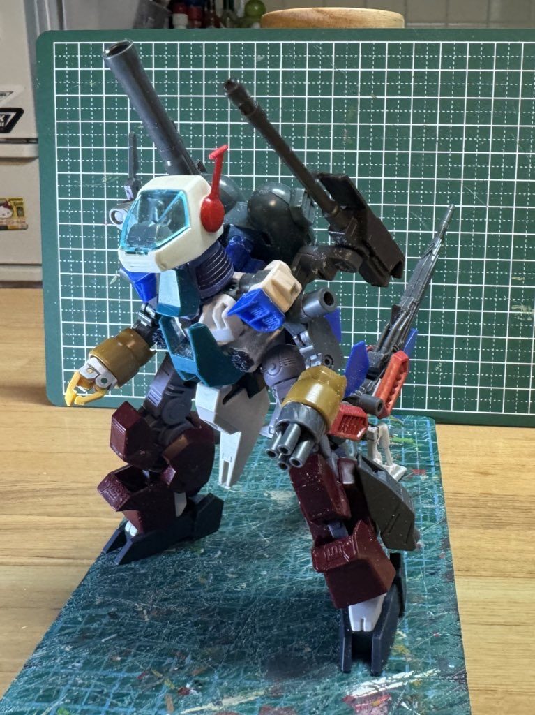 これはガンタンクだと言う思い込みでなるべくガンプラを使用。ほんの一部だけ30mmの部品使ってます。